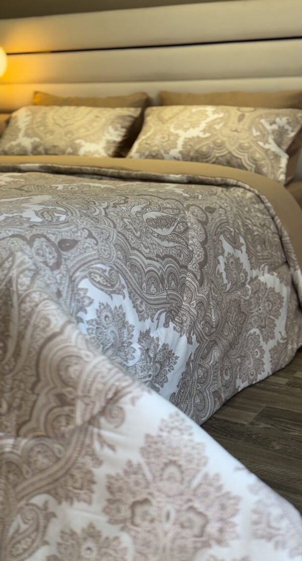 IMG_6916 Couette 2 Places Arabesques Royales – Douceur Crème