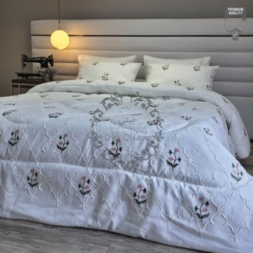 Couvre-lit Piqué Haut de Gamme – Élégance Florale Brodée