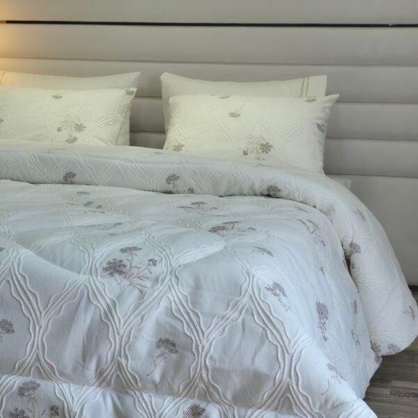 Couvre-lit Piqué Haut de Gamme – Élégance Florale Diamantée