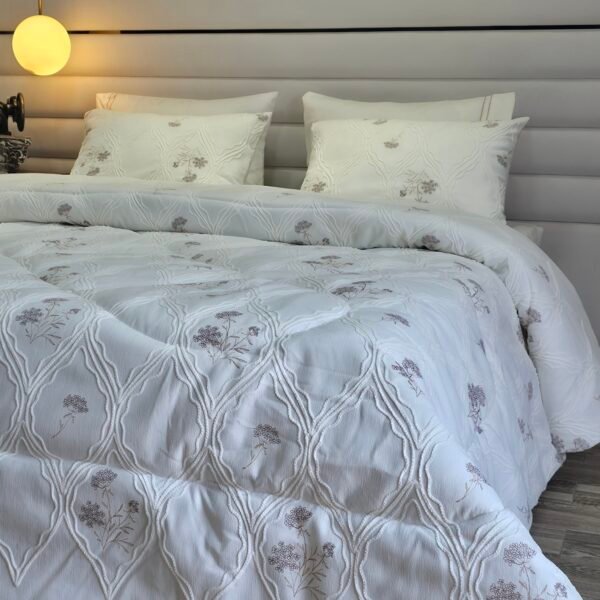 Couvre-lit Piqué Haut de Gamme – Élégance Florale Diamantée