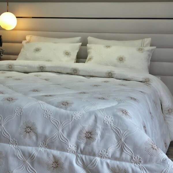 Couvre-lit Piqué Haut de Gamme – Éclat Floral Brodée