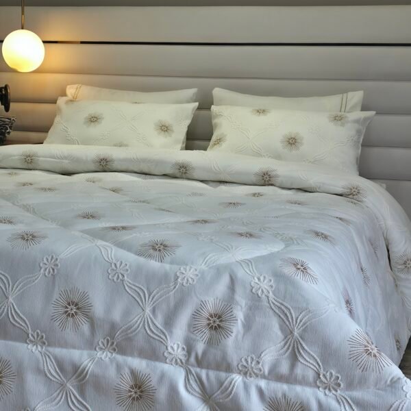 Couvre-lit Piqué Haut de Gamme – Éclat Floral Brodée