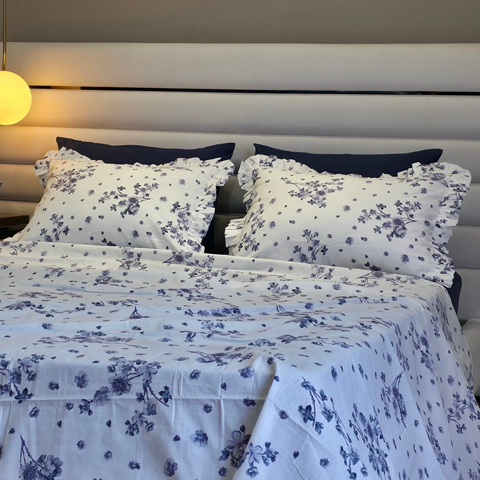 Parure De Lit Taies à Volant – Douceur Florale Bleu