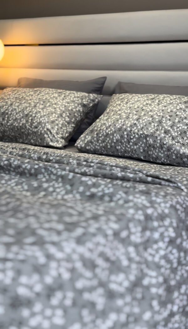 Parure de Lit 6 Pièces – Gris Floral Élégance Moderne