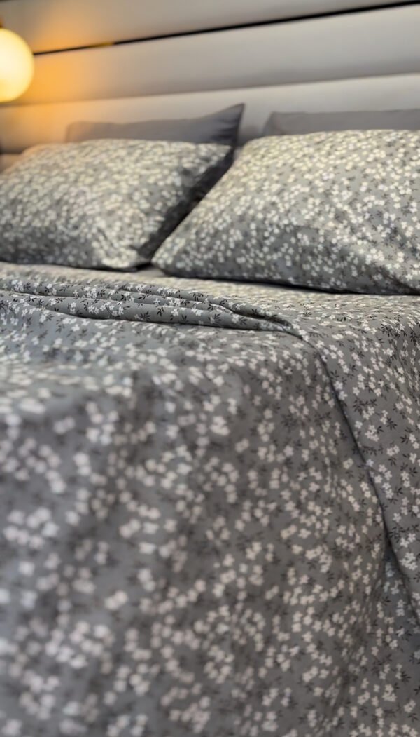Parure de Lit 6 Pièces – Gris Floral Élégance Moderne