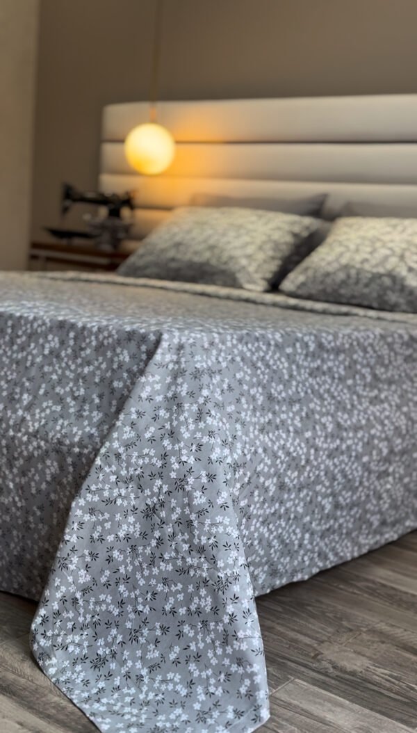 Parure de Lit 6 Pièces – Gris Floral Élégance Moderne