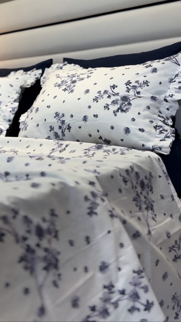 IMG_7572 Parure De Lit Taies à Volant – Douceur Florale Bleu