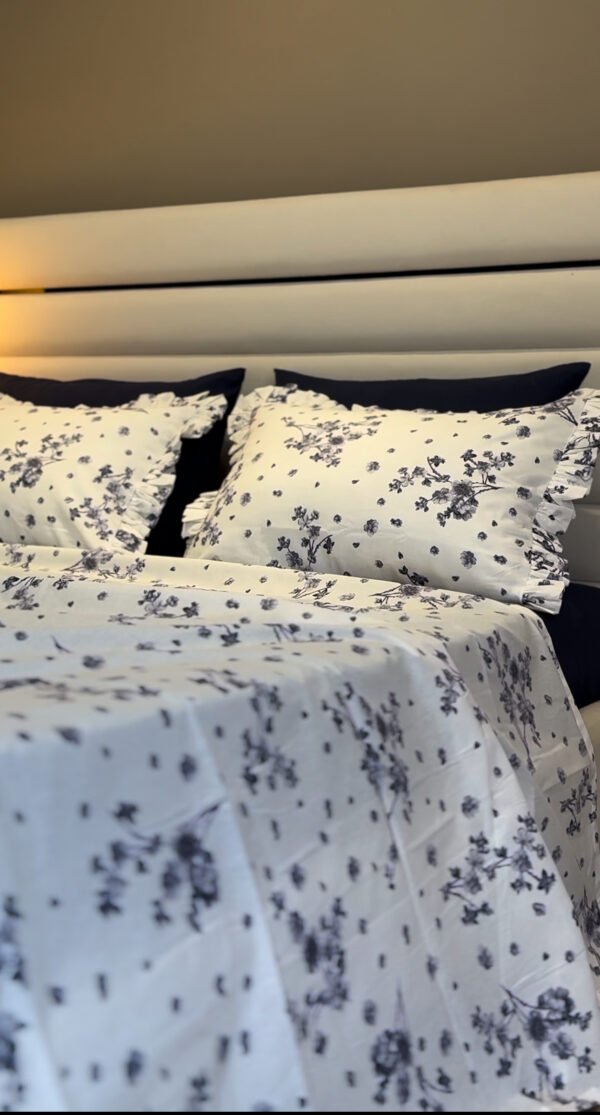 IMG_7576 Parure De Lit Taies à Volant – Douceur Florale Bleu