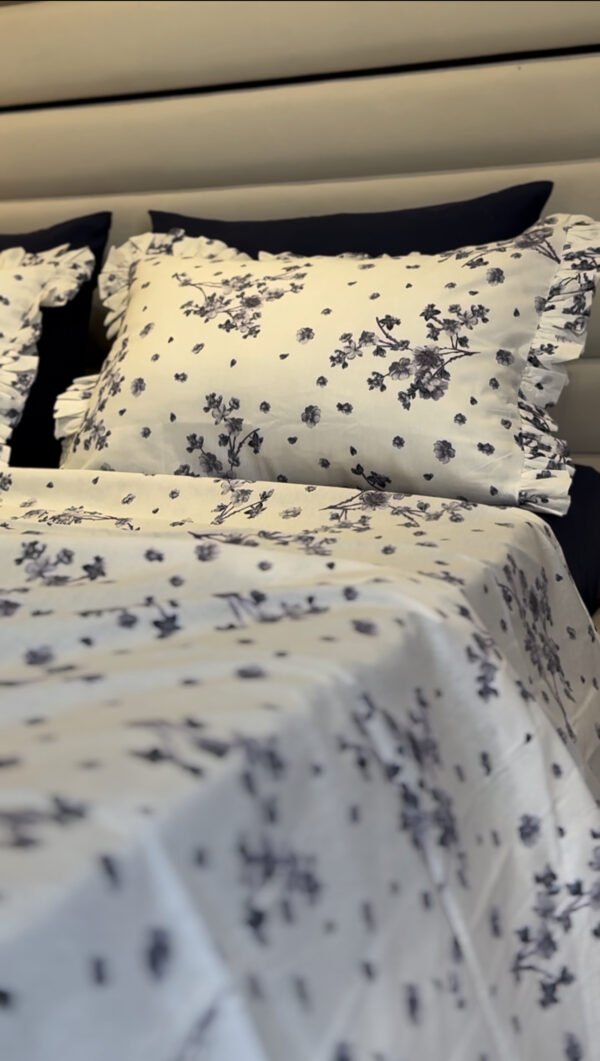 IMG_7580 Parure De Lit Taies à Volant – Douceur Florale Bleu