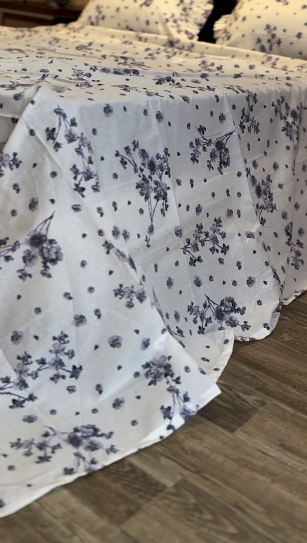 IMG_7600 Parure De Lit Taies à Volant – Douceur Florale Bleu