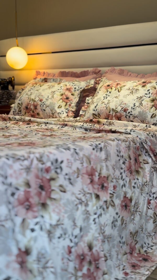 IMG_7613 Parure De Lit Taies à Volant – Jardin Romantique Fleuri