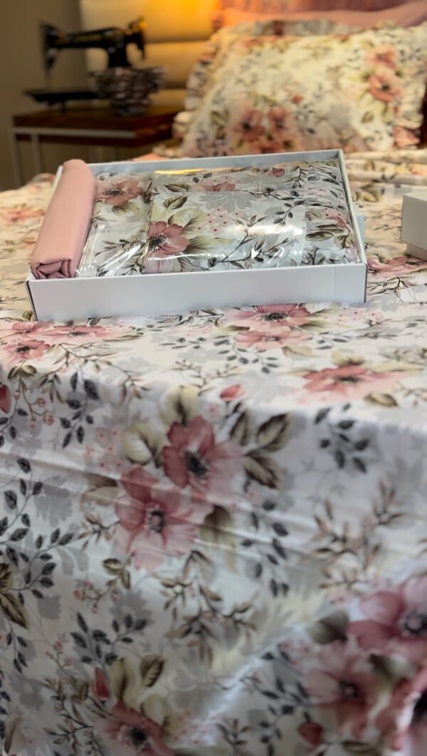 IMG_7637 Parure De Lit Taies à Volant – Jardin Romantique Fleuri