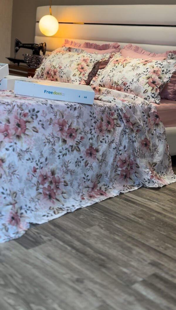 IMG_7638 Parure De Lit Taies à Volant – Jardin Romantique Fleuri