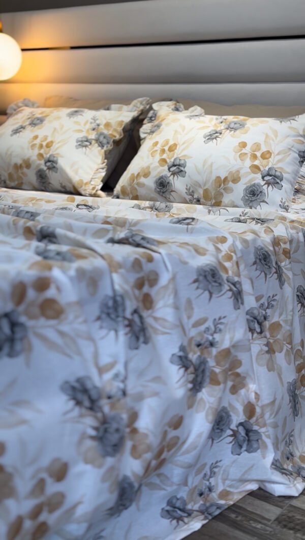 Parure De Lit Taies à Volant – Harmonie Florale Neutre