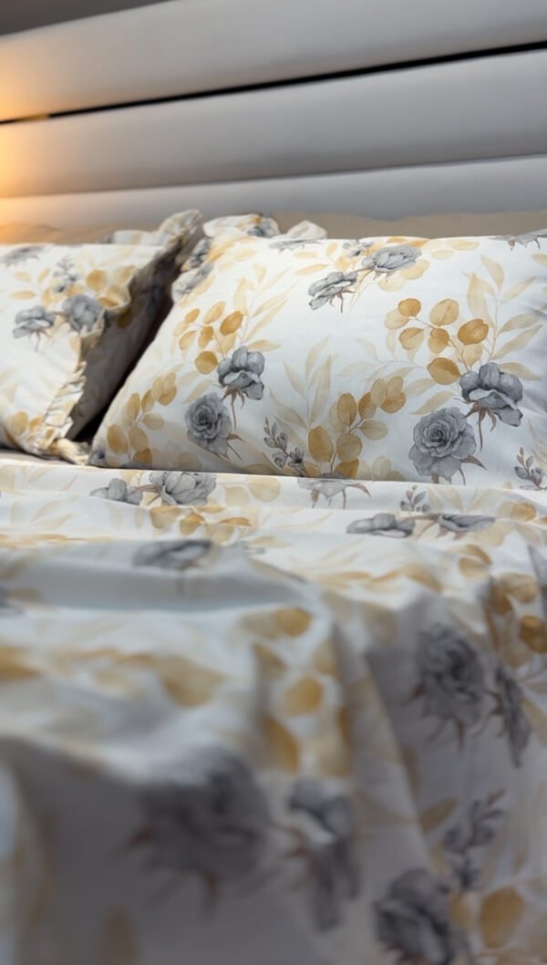 Parure De Lit Taies à Volant – Harmonie Florale Neutre
