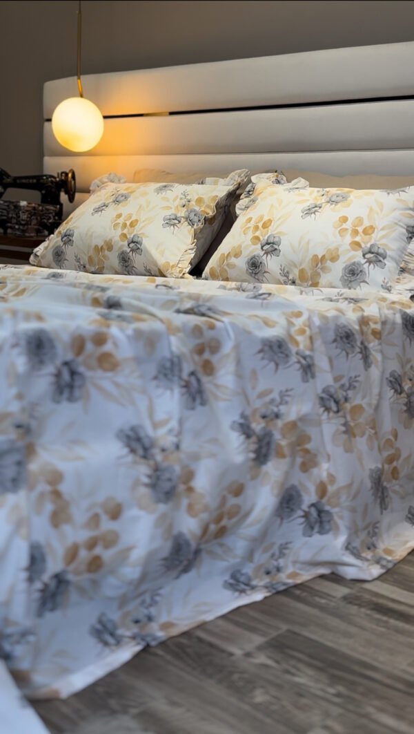 Parure De Lit Taies à Volant – Harmonie Florale Neutre