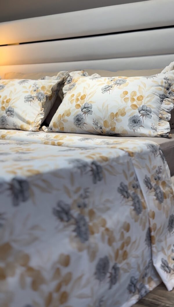 Parure De Lit Taies à Volant – Harmonie Florale Neutre