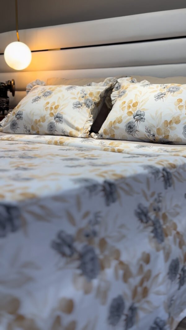 Parure De Lit Taies à Volant – Harmonie Florale Neutre