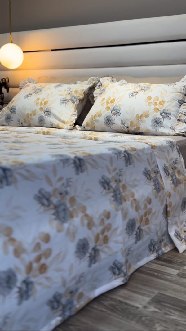 Parure De Lit Taies à Volant – Harmonie Florale Neutre