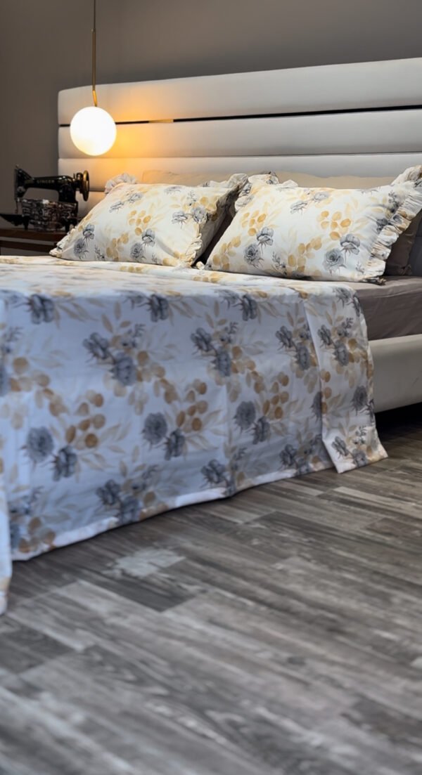 Parure De Lit Taies à Volant – Harmonie Florale Neutre