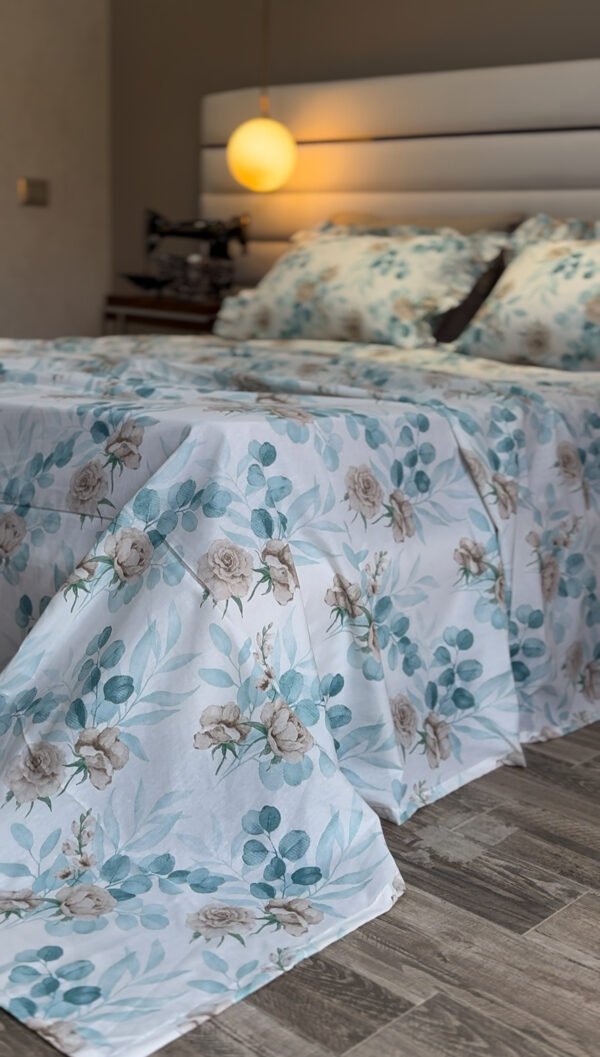 IMG_7744 Parure De Lit Taies à Volant – Fleurs Bleu Poudré & Beige