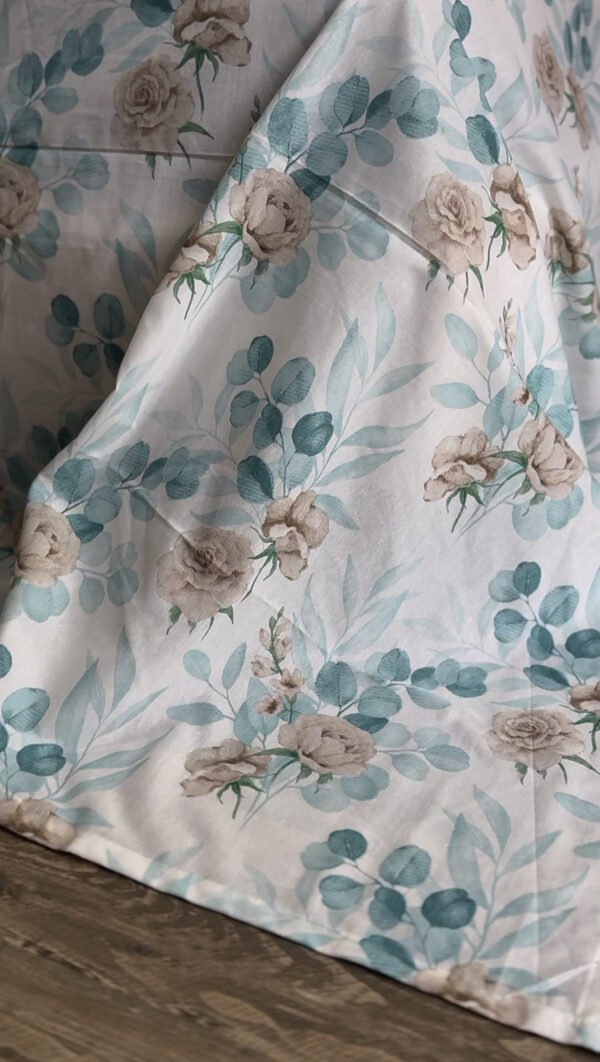 IMG_7755 Parure De Lit Taies à Volant – Fleurs Bleu Poudré & Beige