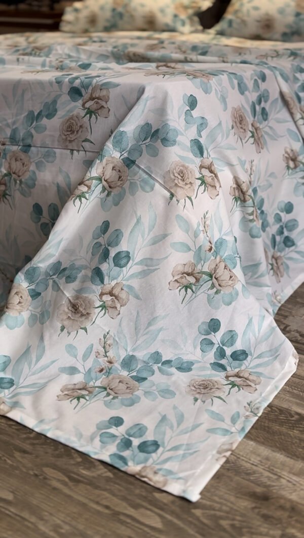 IMG_7756 Parure De Lit Taies à Volant – Fleurs Bleu Poudré & Beige