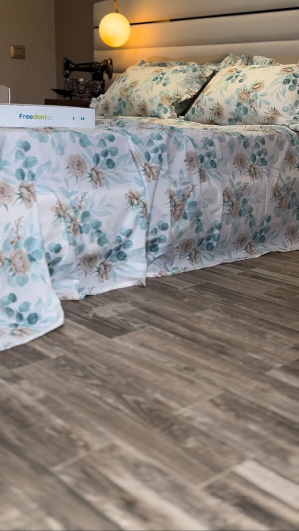 IMG_7773 Parure De Lit Taies à Volant – Fleurs Bleu Poudré & Beige