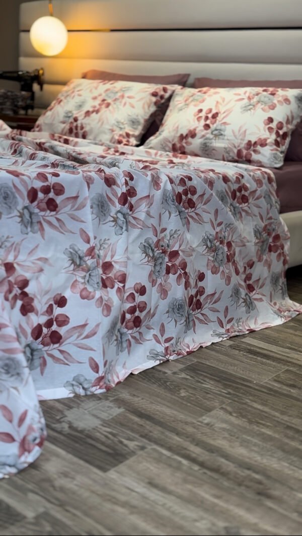 Parure de Lit Élégance Florale – Feuillage Burgundy & Gris