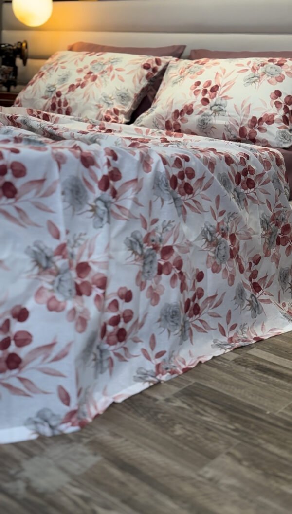Parure de Lit Élégance Florale – Feuillage Burgundy & Gris