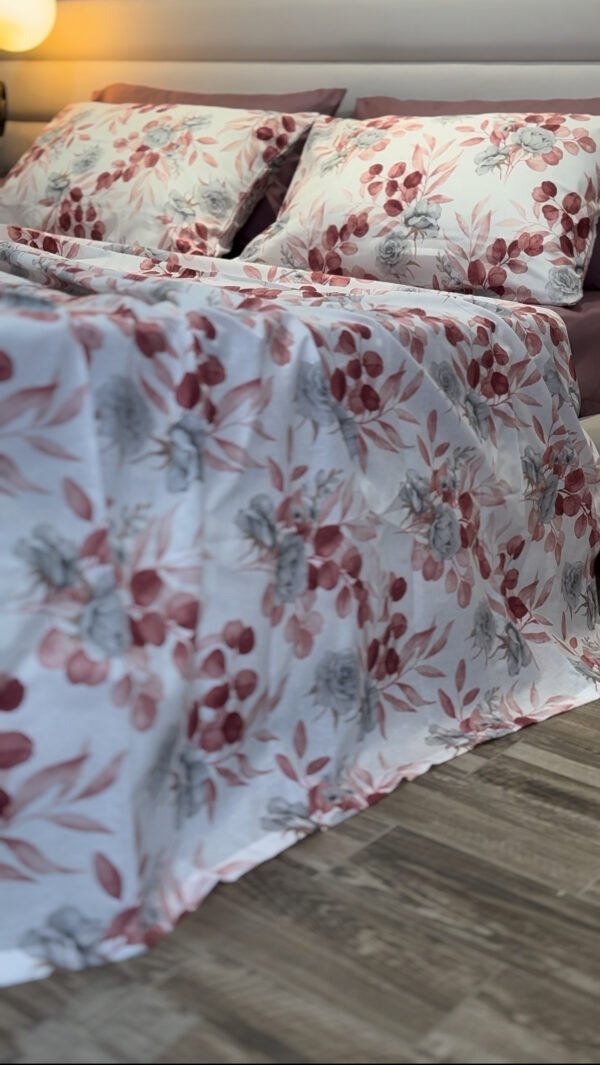 Parure de Lit Élégance Florale – Feuillage Burgundy & Gris