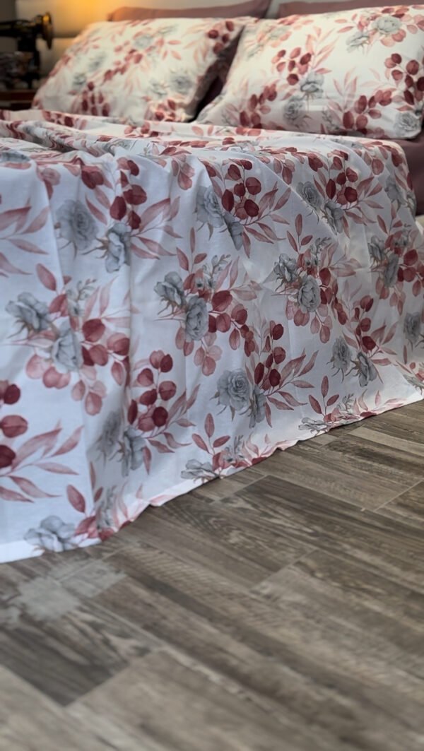 Parure de Lit Élégance Florale – Feuillage Burgundy & Gris