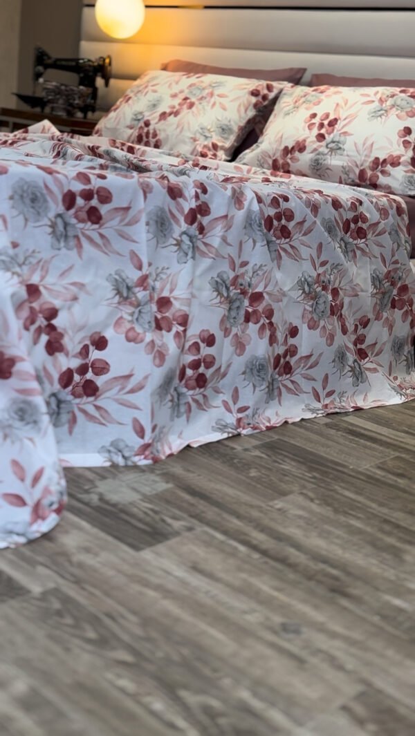 Parure de Lit Élégance Florale – Feuillage Burgundy & Gris