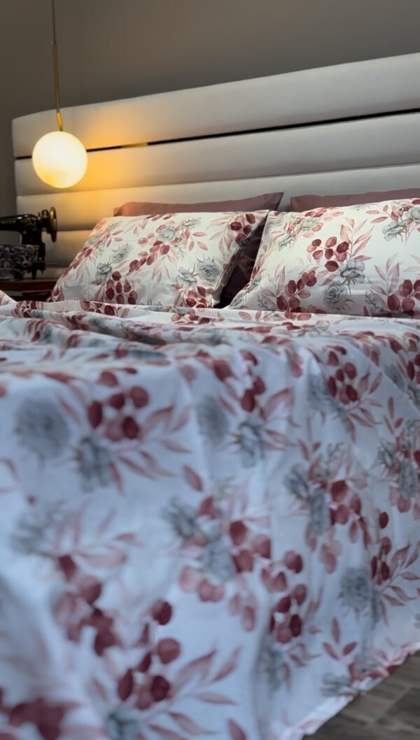 Parure de Lit Élégance Florale – Feuillage Burgundy & Gris