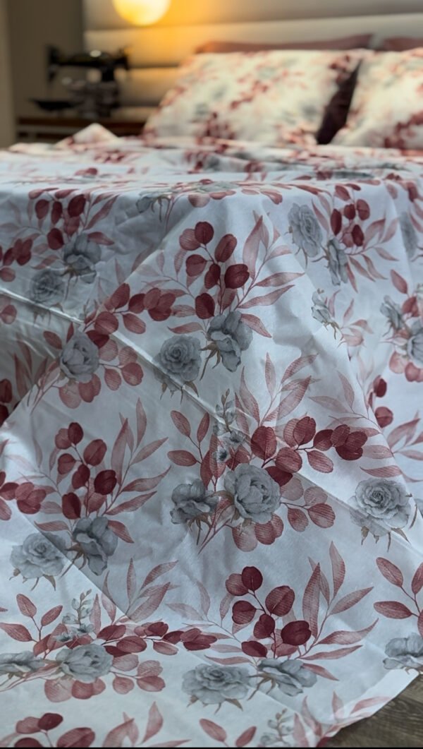 Parure de Lit Élégance Florale – Feuillage Burgundy & Gris