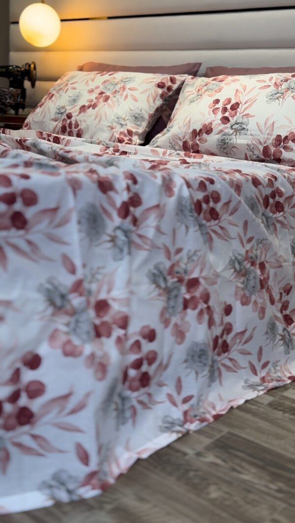 Parure de Lit Élégance Florale – Feuillage Burgundy & Gris