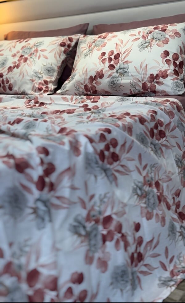 Parure de Lit Élégance Florale – Feuillage Burgundy & Gris