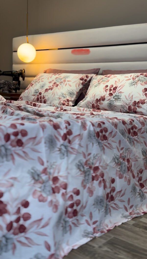 Parure de Lit Élégance Florale – Feuillage Burgundy & Gris