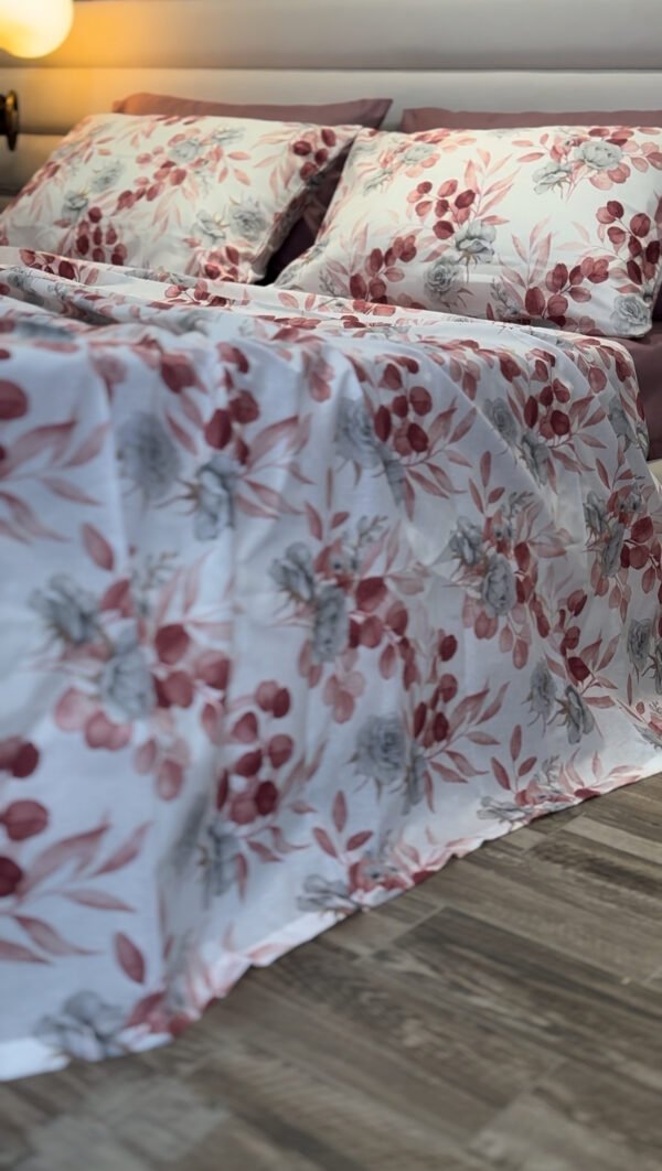 Parure de Lit Élégance Florale – Feuillage Burgundy & Gris