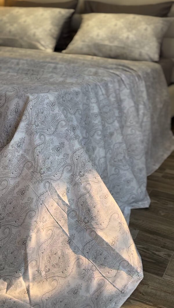 IMG_9106 Parure de Lit Gris Platine – Harmonie Chic et Intemporelle