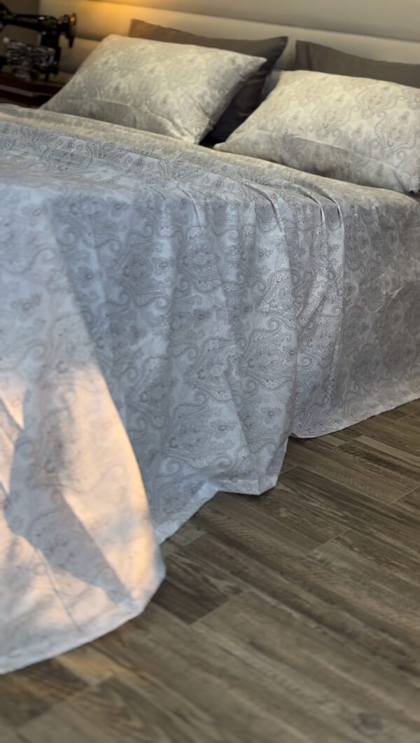 IMG_9107 Parure de Lit Gris Platine – Harmonie Chic et Intemporelle
