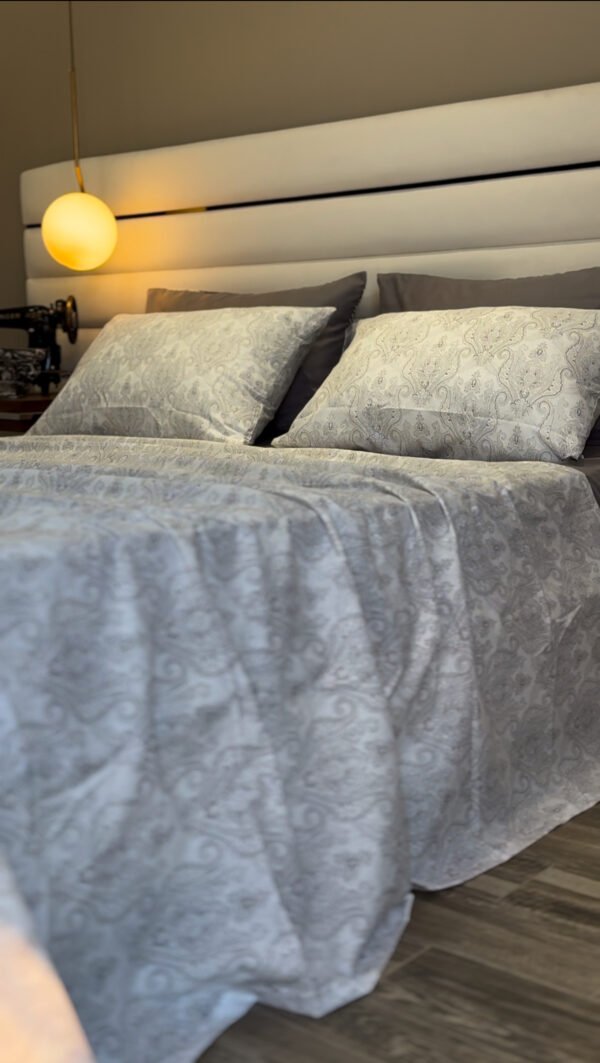 IMG_9113 Parure de Lit Gris Platine – Harmonie Chic et Intemporelle