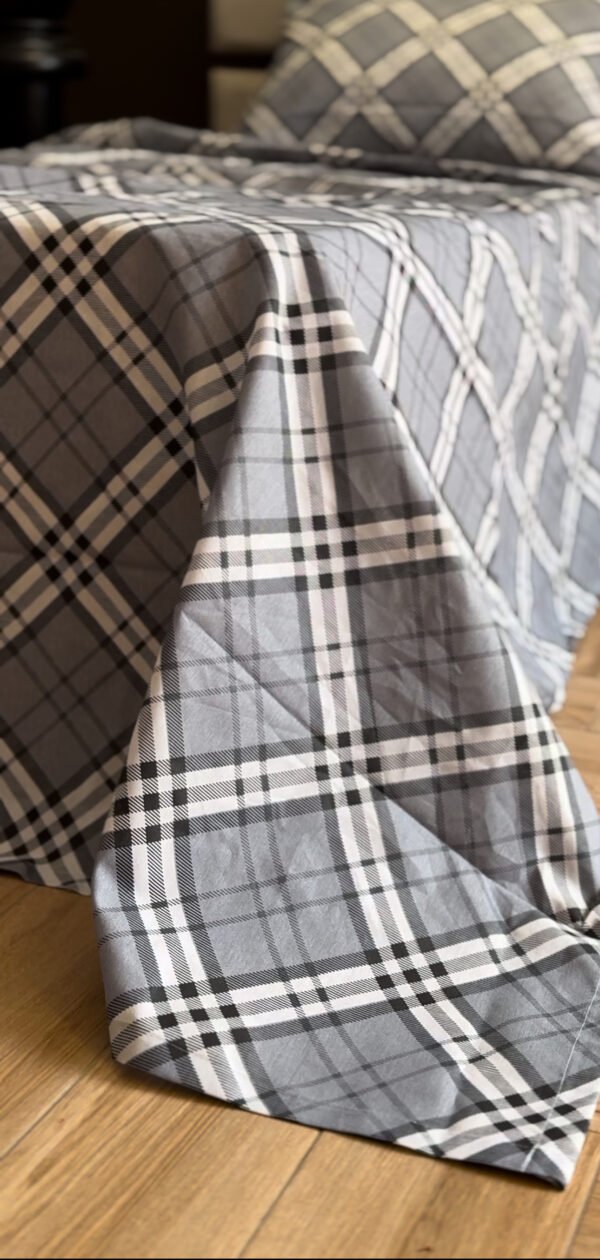 Parure de Lit Élégance Moderne – Gris Clair & Blanc Carreaux