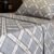 Parure de Lit Élégance Moderne – Gris Clair & Blanc Carreaux