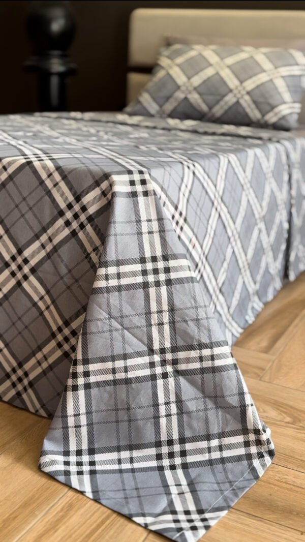 Parure de Lit Élégance Moderne – Gris Clair & Blanc Carreaux