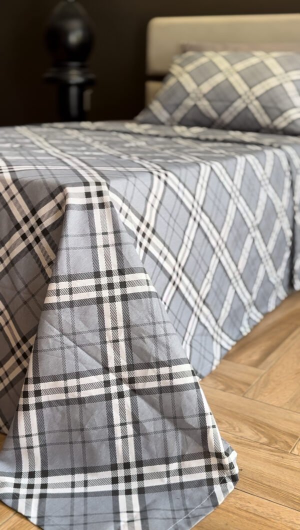 Parure de Lit Élégance Moderne – Gris Clair & Blanc Carreaux