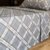 Parure de Lit Élégance Moderne – Gris Clair & Blanc Carreaux