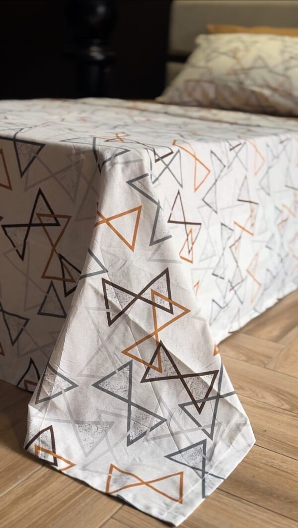 Parure de Lit Géométrie Élégante – Triangles Noir & Brun