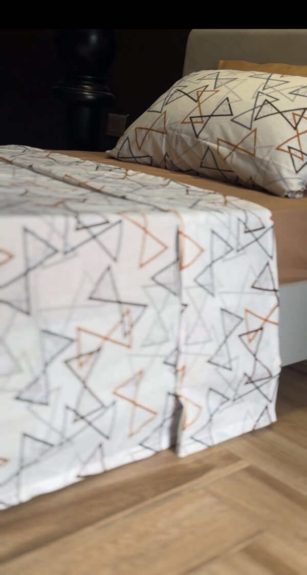 Parure de Lit Géométrie Élégante – Triangles Noir & Brun