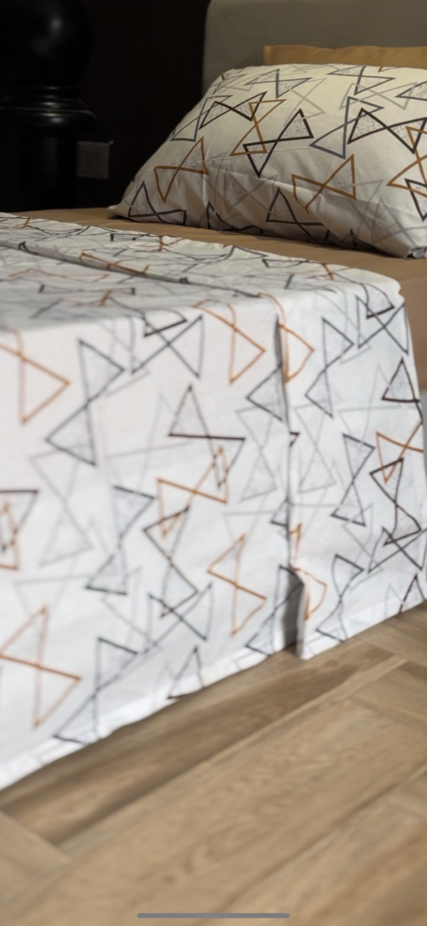 Parure de Lit Géométrie Élégante – Triangles Noir & Brun